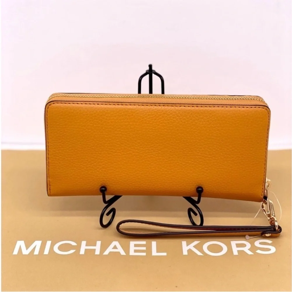 Michael Kors elegant camel